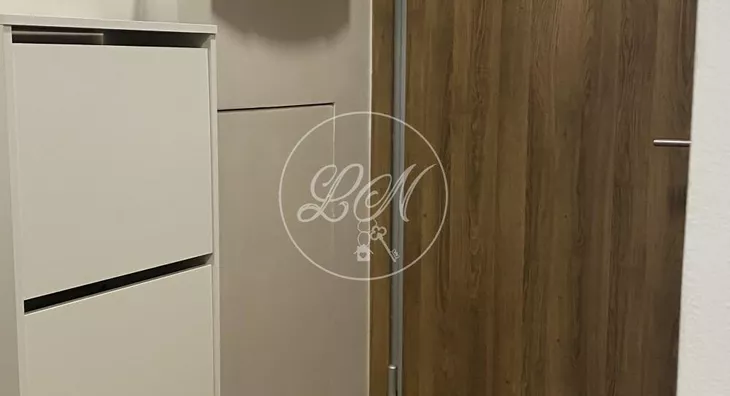 Šestoiposoban stan | 4zida