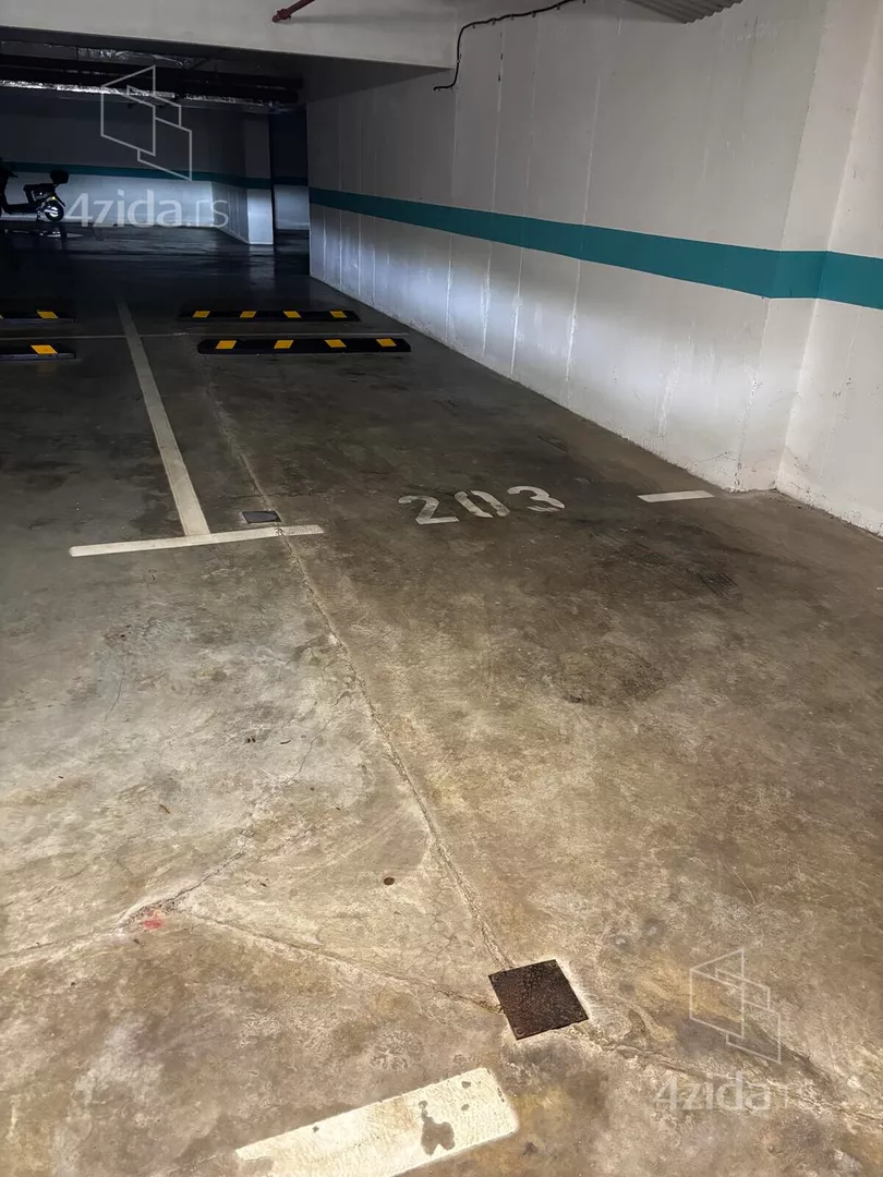 Parking | 4zida