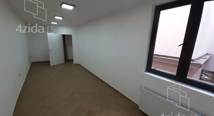 Poslovna zgrada | 4zida