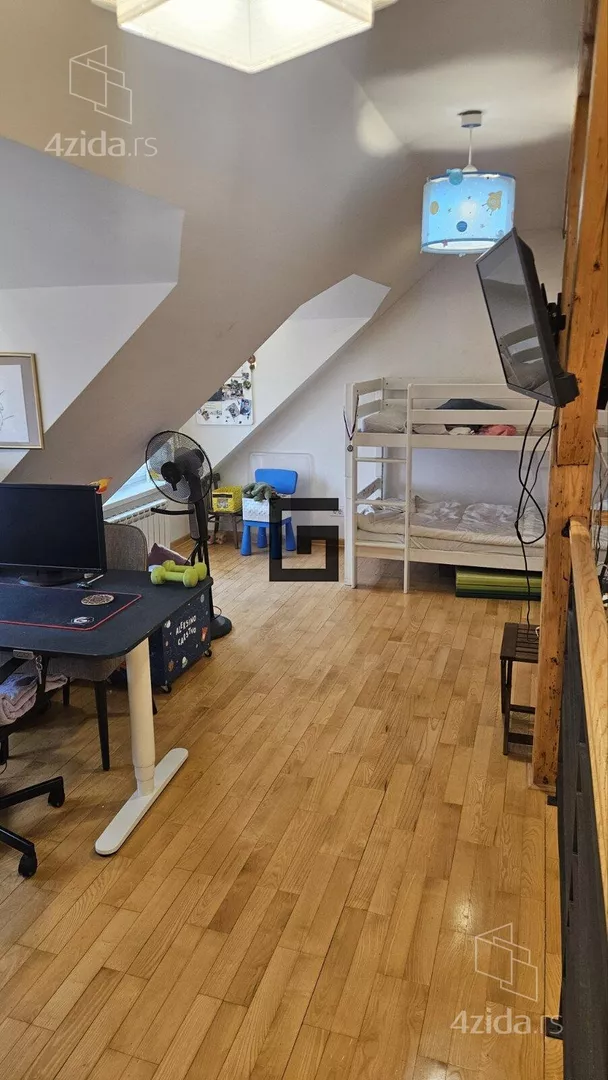 Troiposoban stan | 4zida