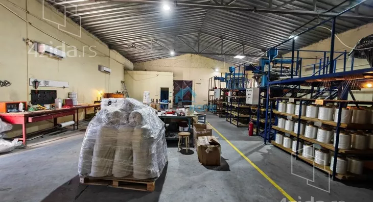 Poslovna zgrada | 4zida