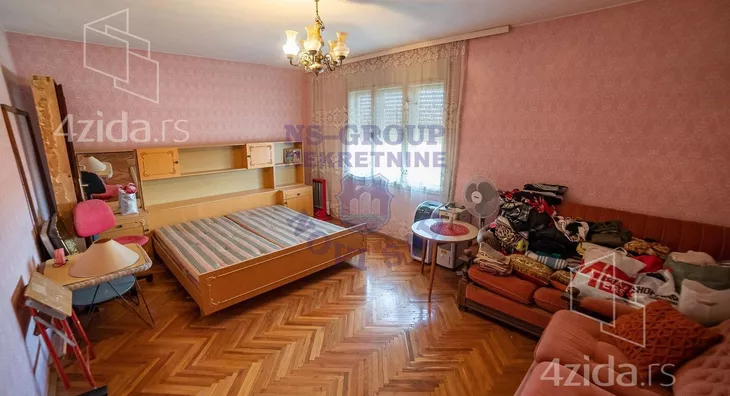 Sedmosoban stan | 4zida