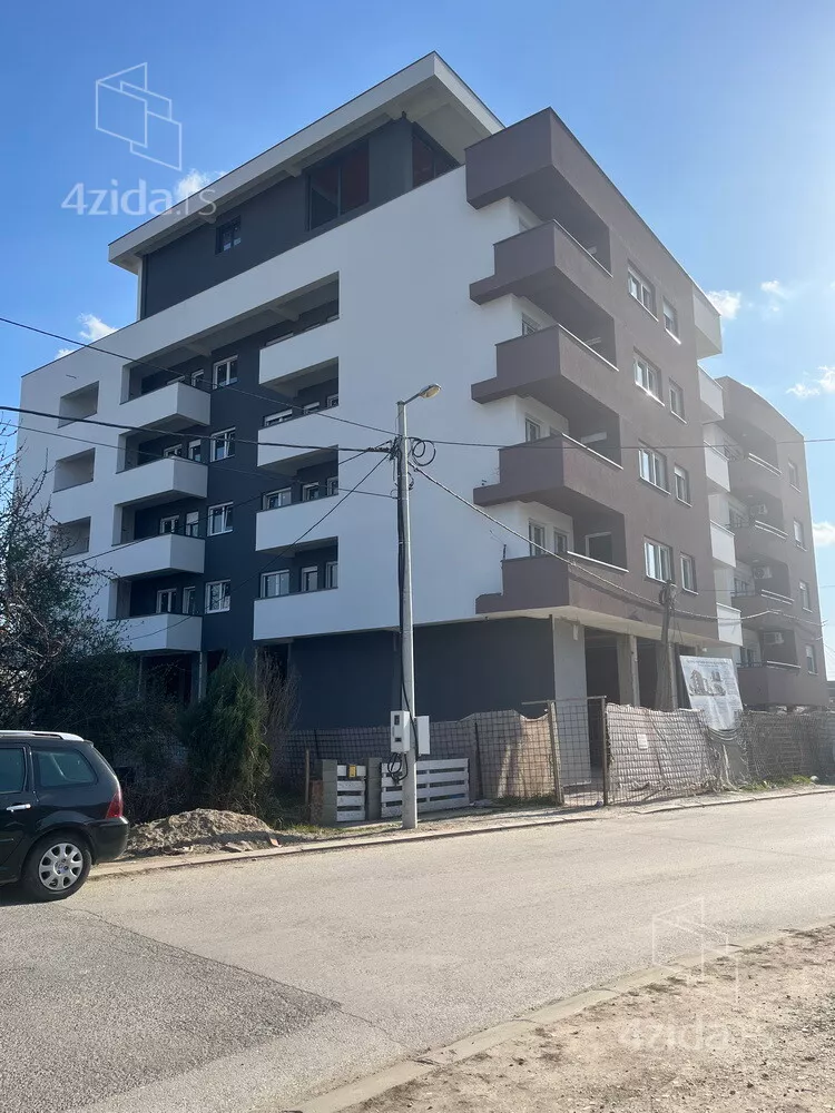 Šestosoban stan | 4zida