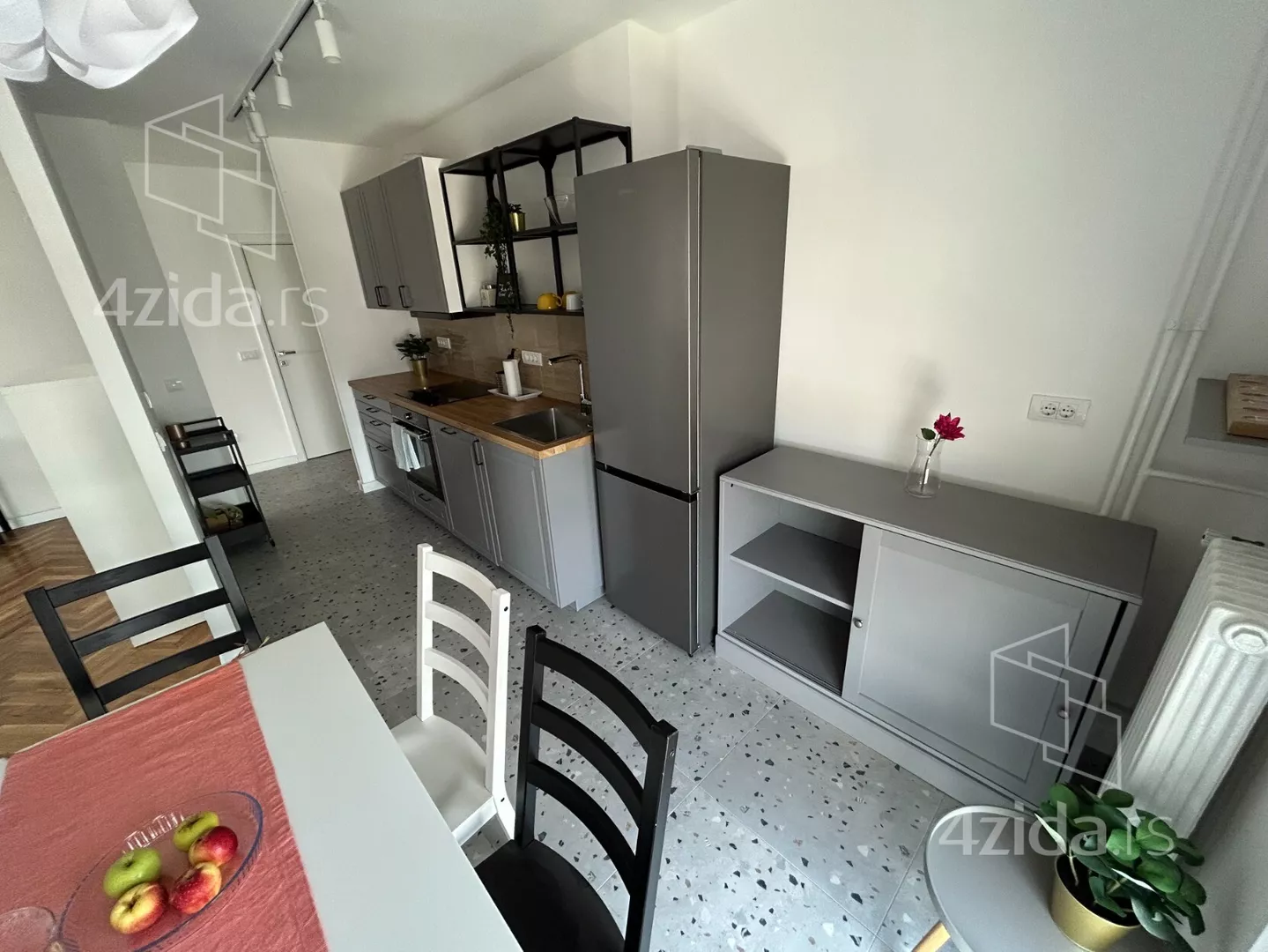 Četvoroiposoban stan | 4zida