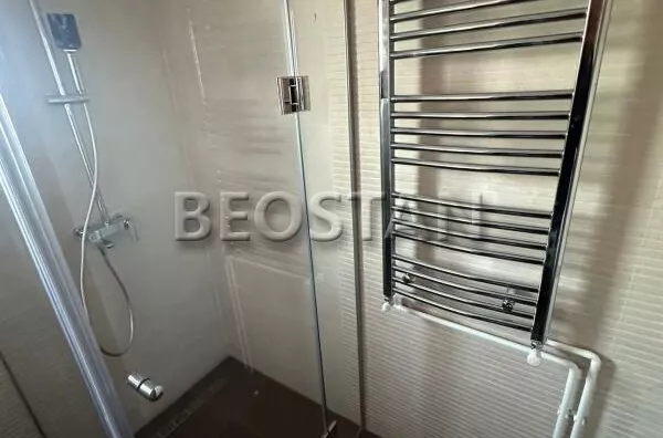 Šestosoban stan | 4zida