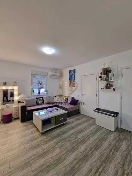 Bulevar Revolucije | 4zida.rs