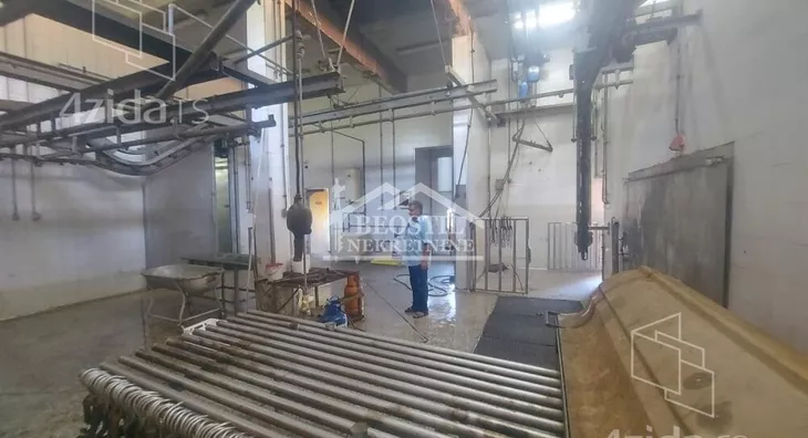 Poslovna zgrada | 4zida