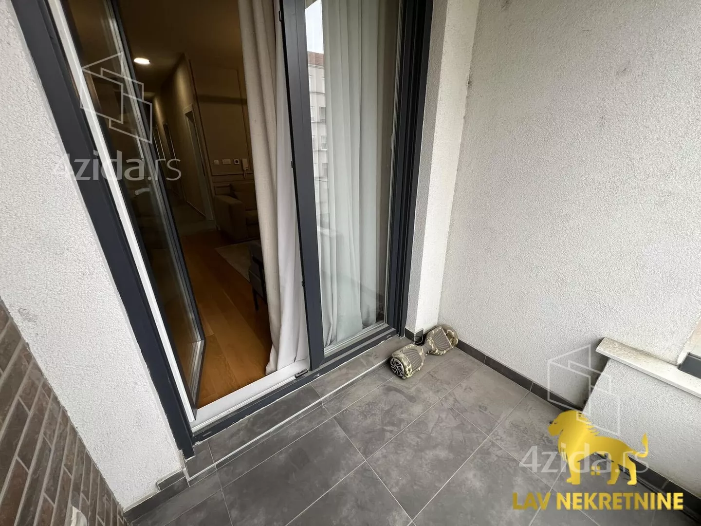 Troiposoban stan | 4zida