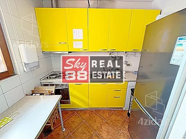 Šestoiposoban stan | 4zida