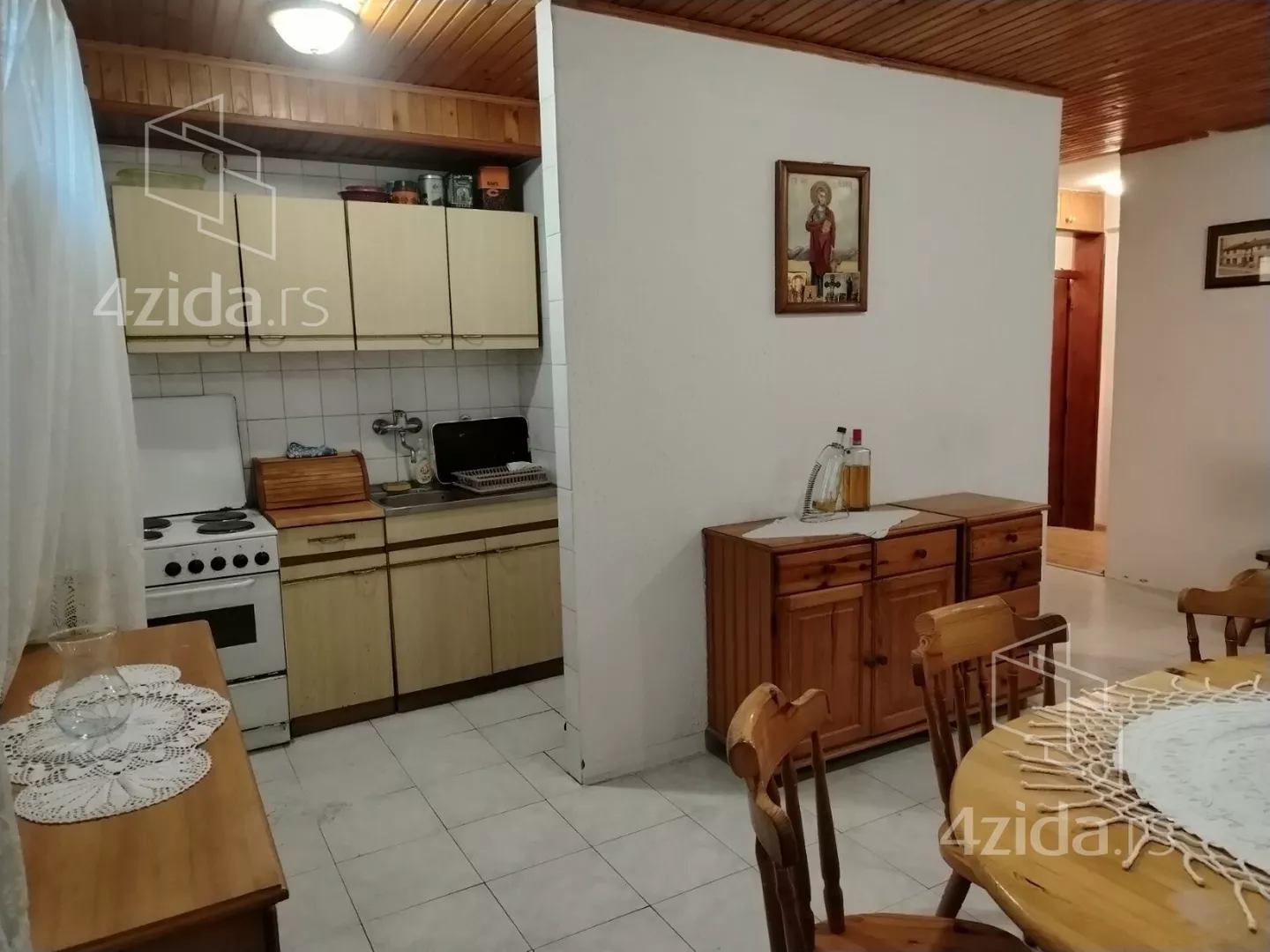 Troiposoban stan | 4zida