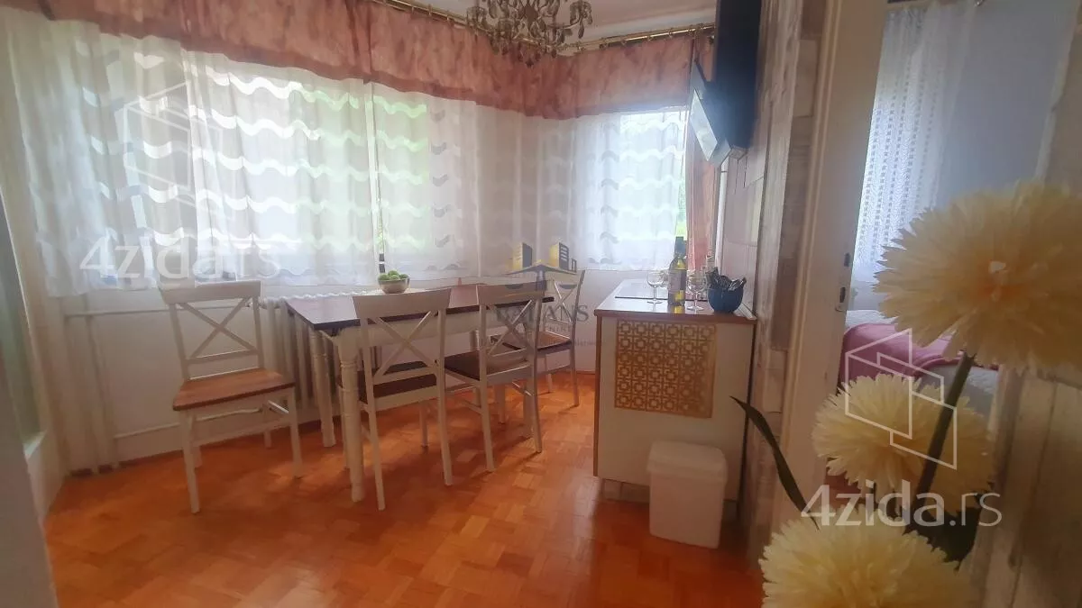 Petosoban stan | 4zida