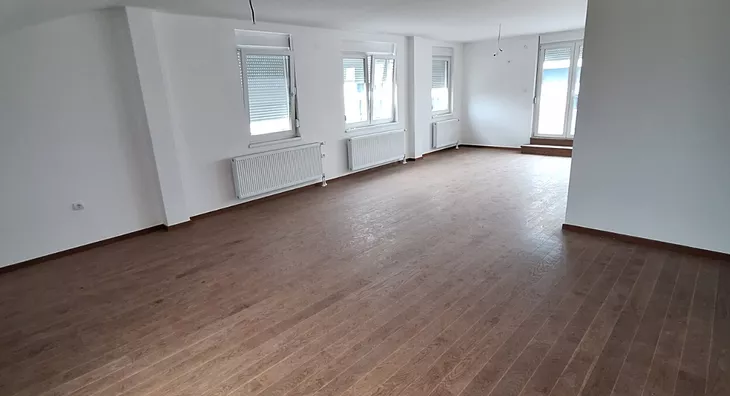 Šestosoban stan | 4zida