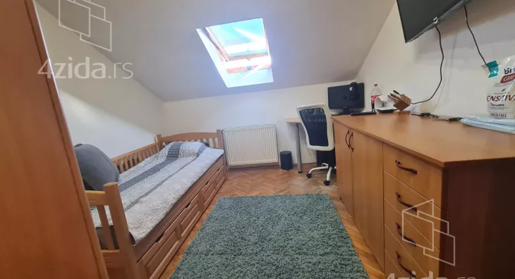 Troiposoban stan | 4zida