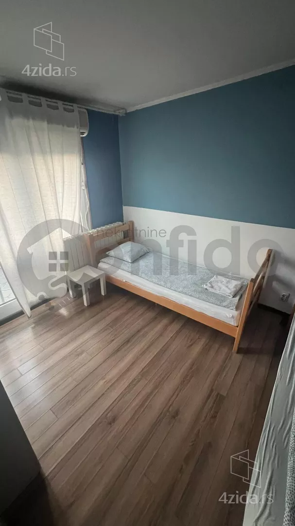 Šestoiposoban stan | 4zida