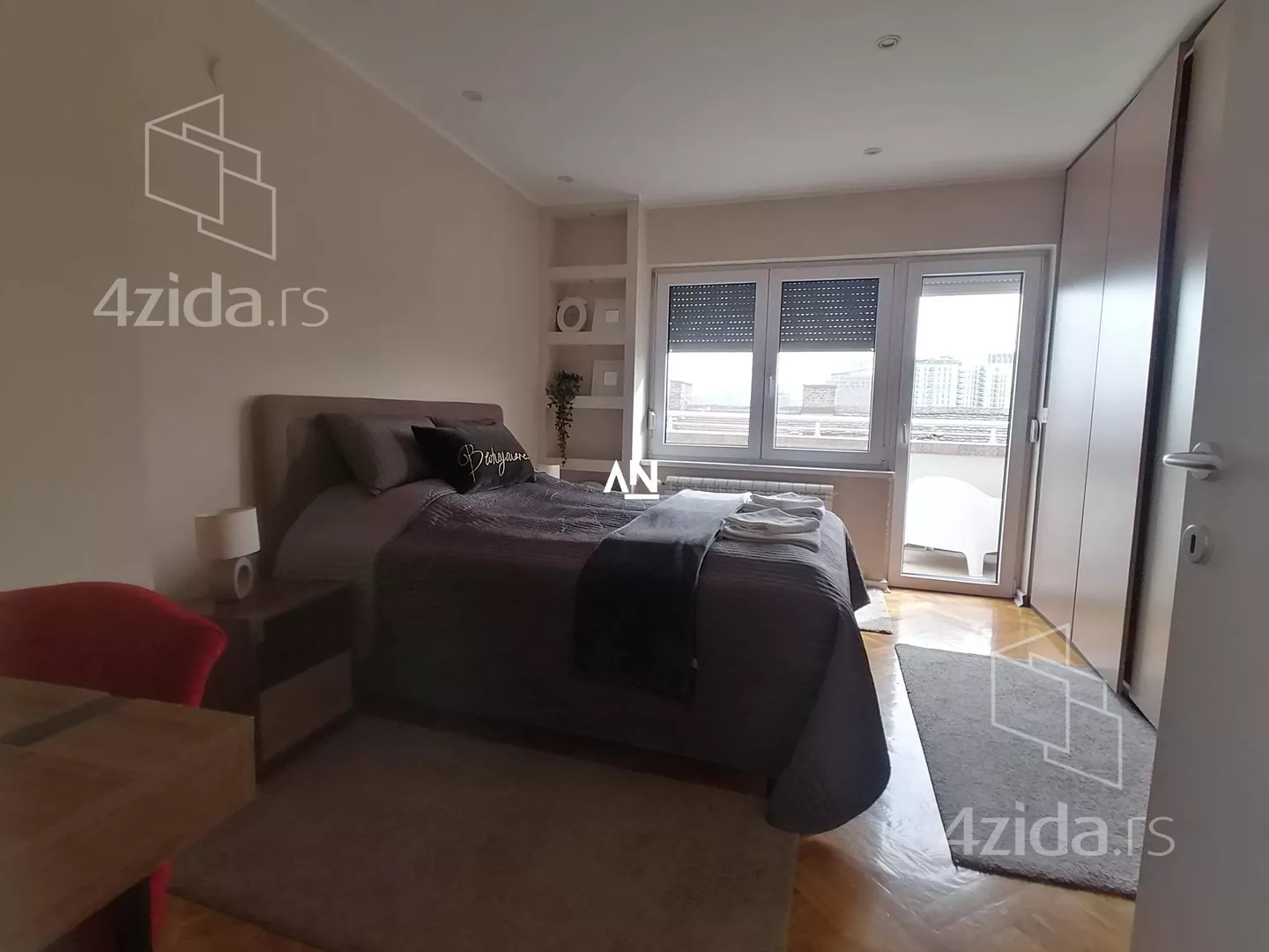 Petosoban stan | 4zida