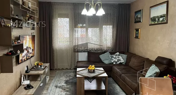 Šestosoban stan | 4zida