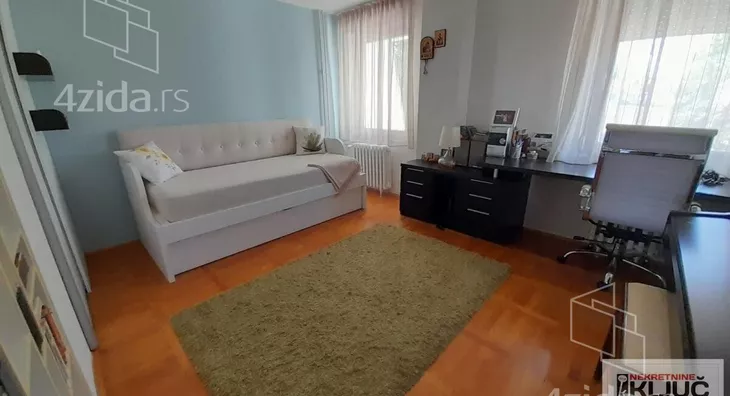 Petosoban stan | 4zida