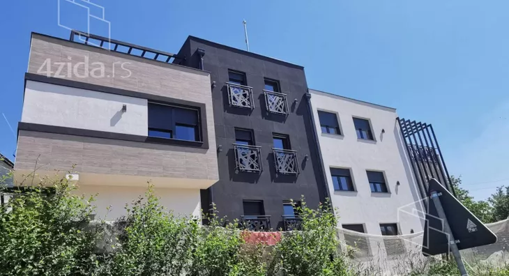 Četvoroiposoban stan | 4zida