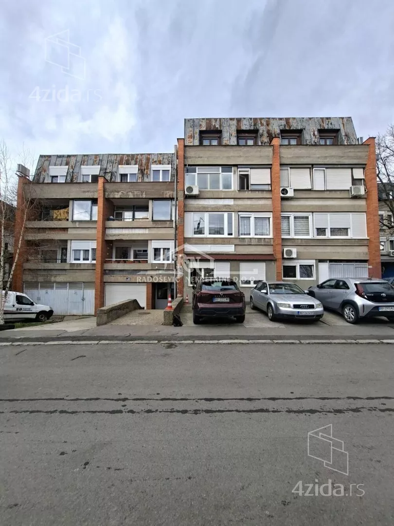 Troiposoban stan | 4zida