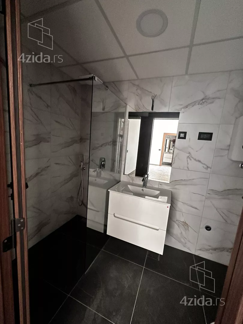 Šestosoban stan | 4zida