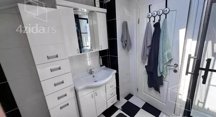 Troiposoban stan | 4zida