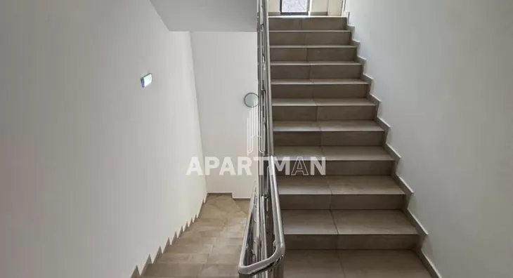 Poslovna zgrada | 4zida