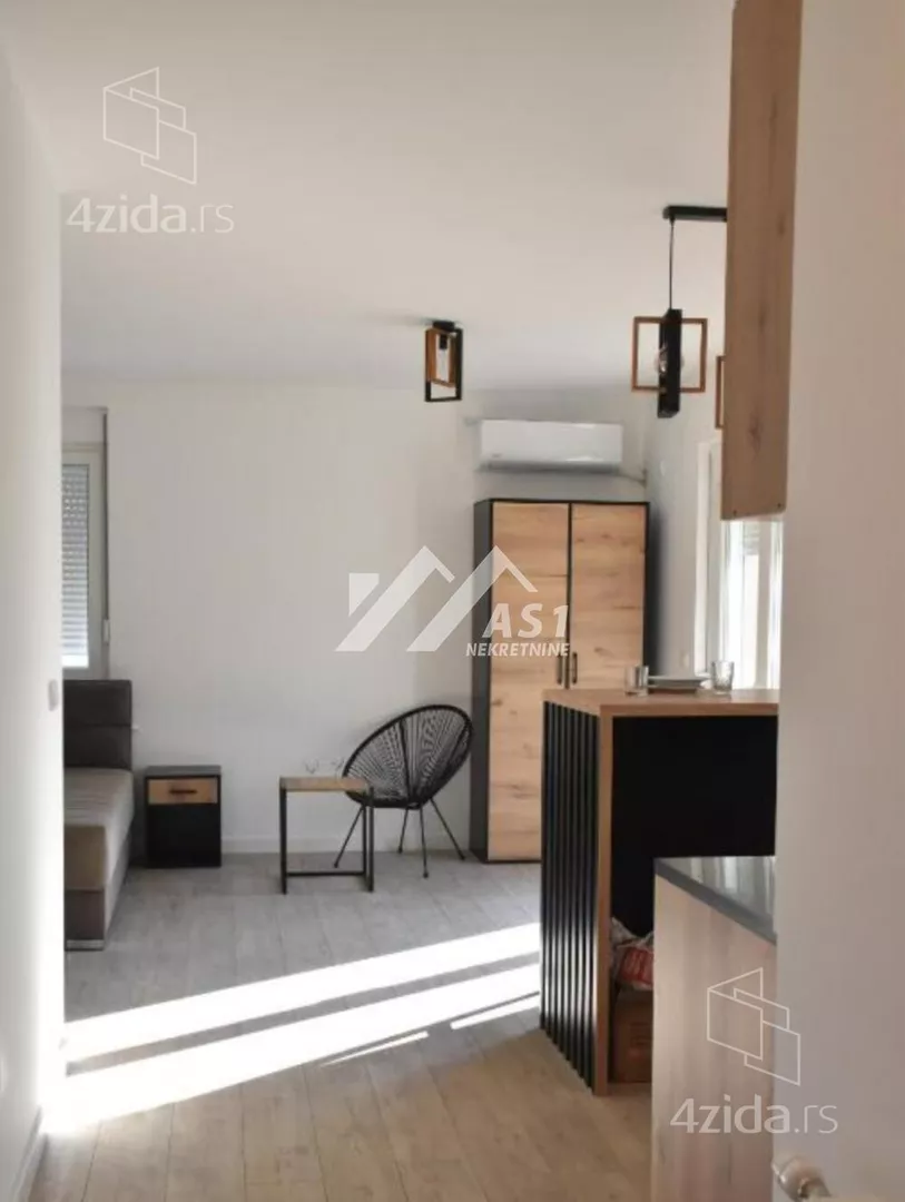 Poslovna zgrada | 4zida