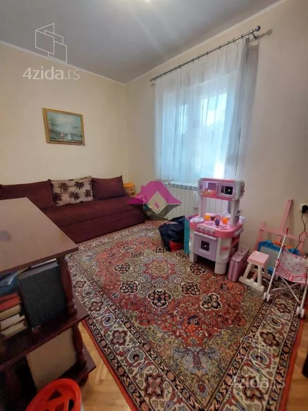 Petoiposoban stan | 4zida