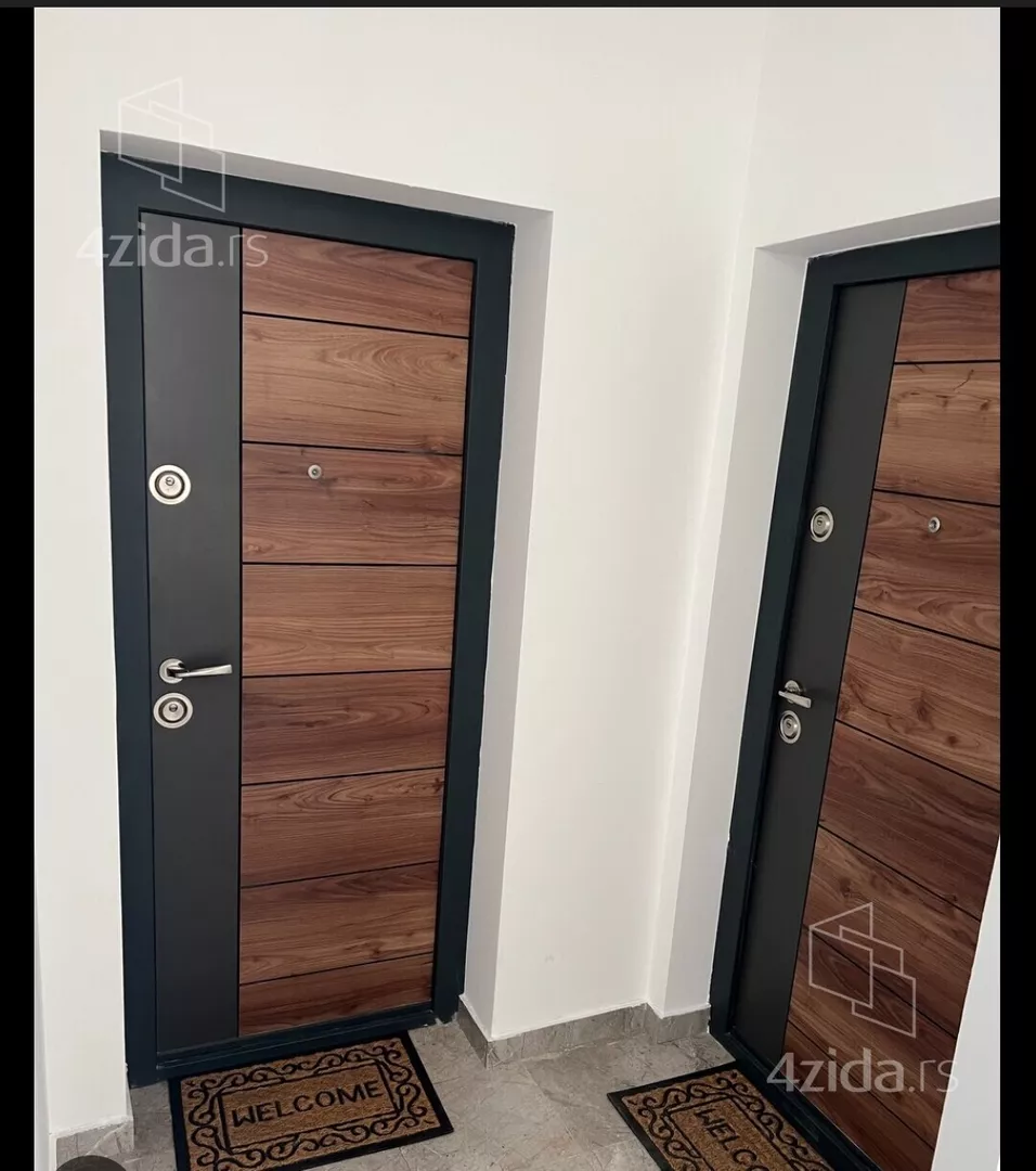 Poslovna zgrada | 4zida