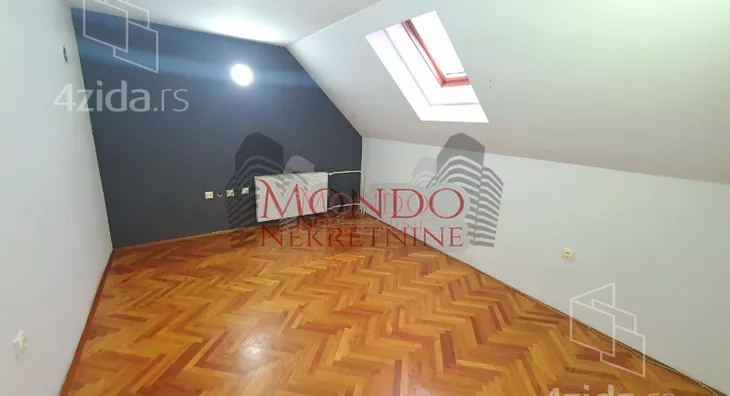 Poslovna zgrada | 4zida