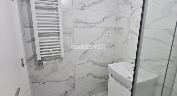 Četvoroiposoban stan | 4zida