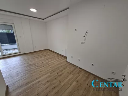 Jovana Popovića | 4zida.rs