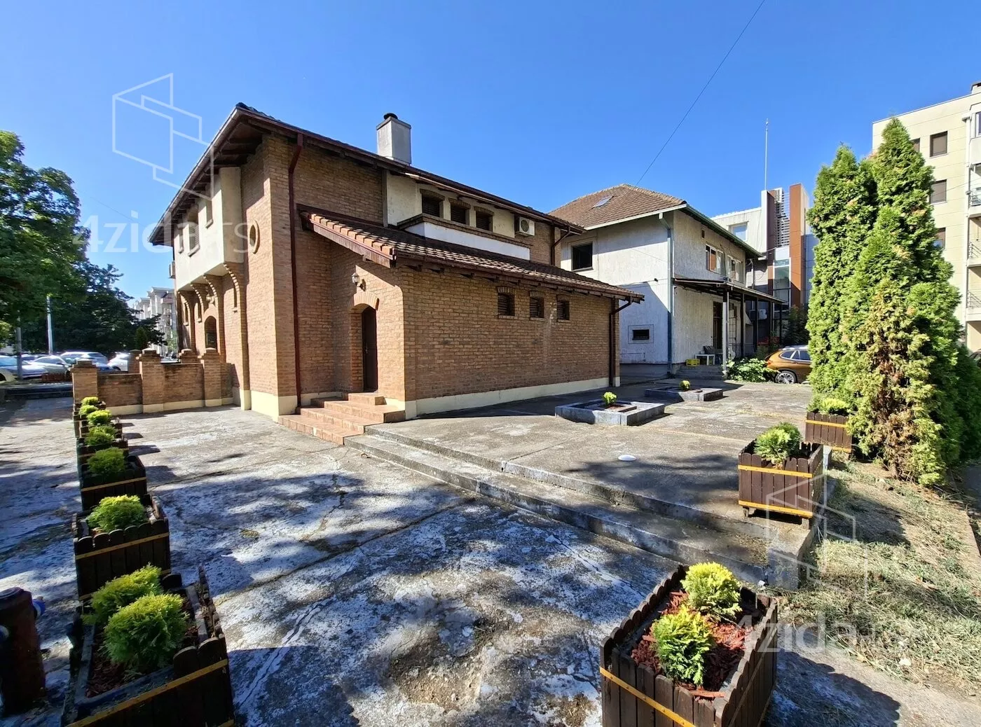 Poslovna zgrada | 4zida