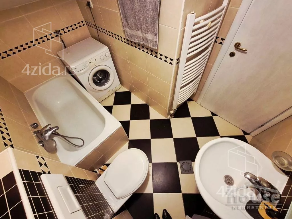 Jednoiposoban stan | 4zida