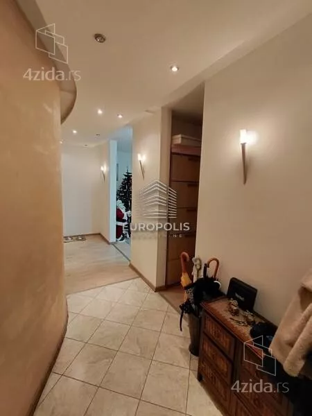 Četvoroiposoban stan | 4zida