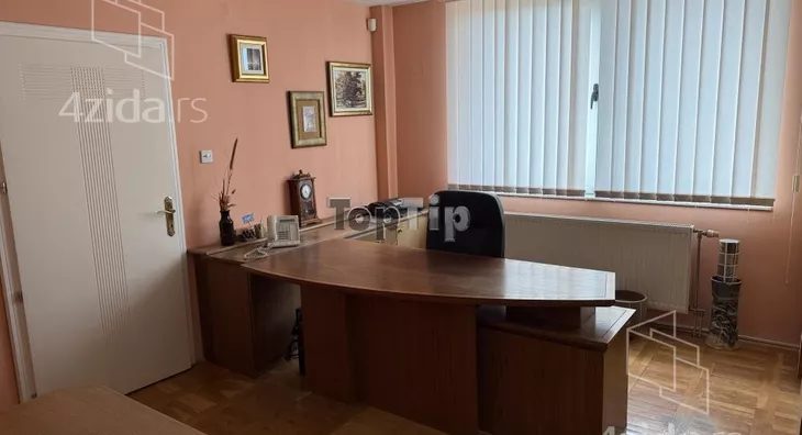 Poslovna zgrada | 4zida