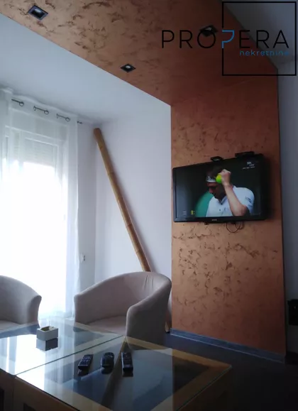 Učitelj Tasina | 4zida.rs