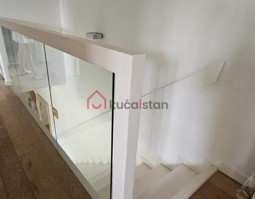 Četvoroiposoban stan | 4zida