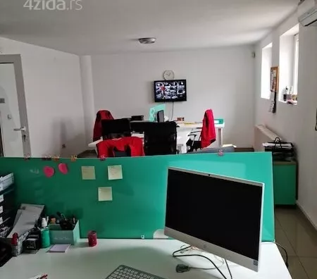 Poslovna zgrada | 4zida