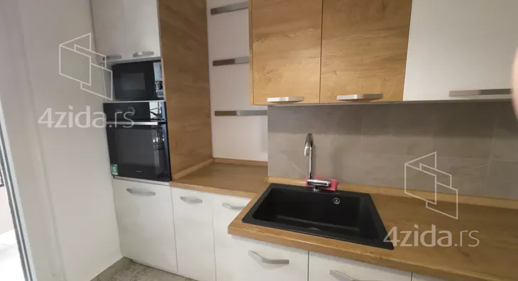 Četvoroiposoban stan | 4zida