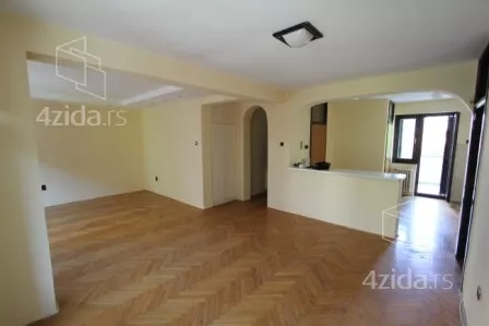Četvoroiposoban stan | 4zida