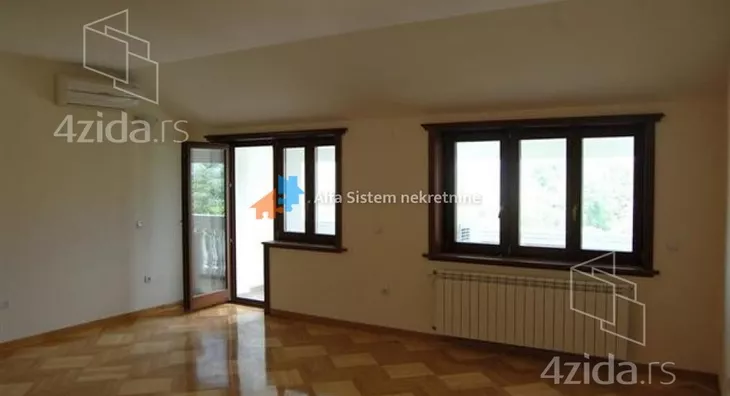 Šestosoban stan | 4zida