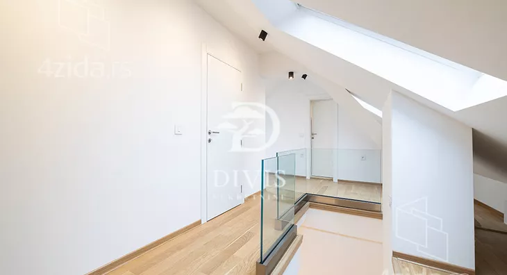 Četvoroiposoban stan | 4zida