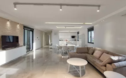 MARSALA TITA | 4zida.rs