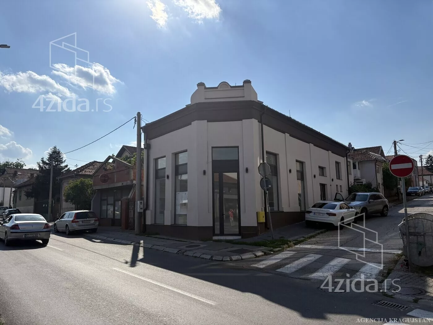 Lokal | 4zida