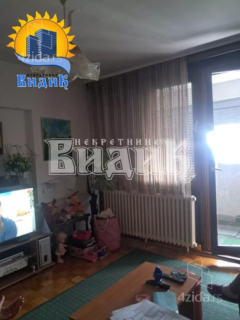 Četvoroiposoban stan | 4zida