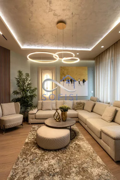 Lasla Gala | 4zida.rs