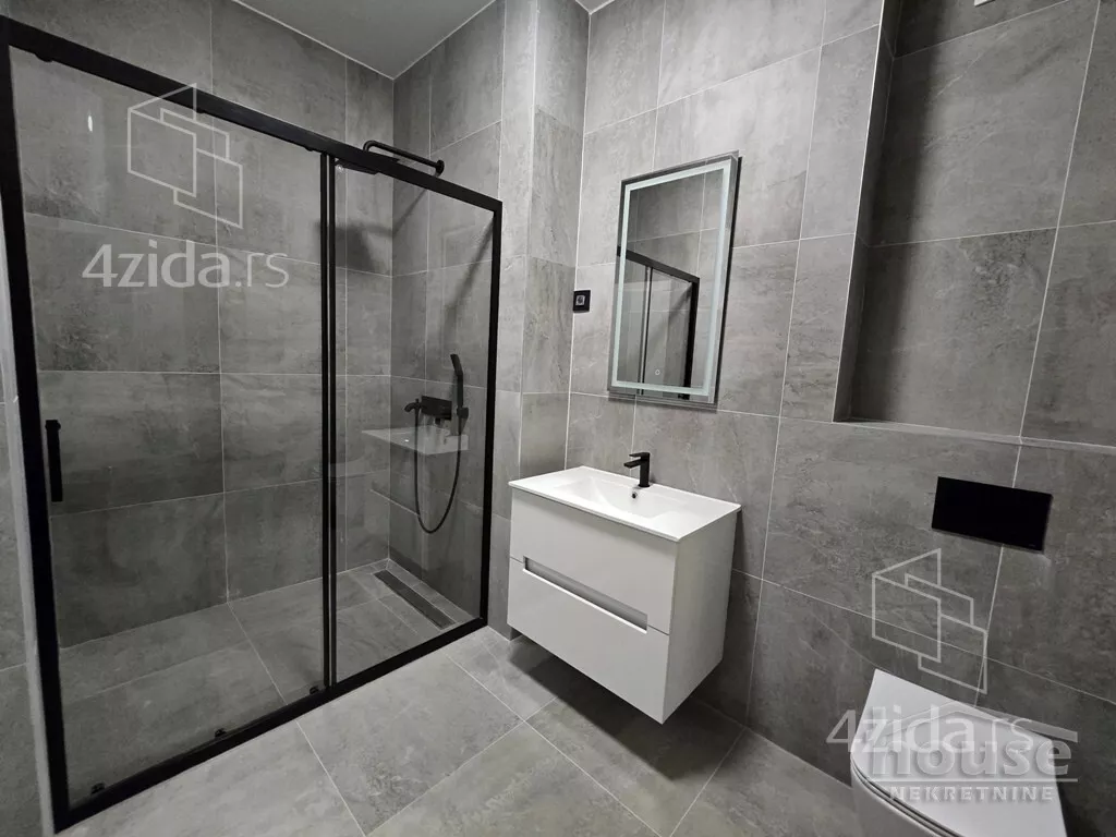 Šestosoban stan | 4zida