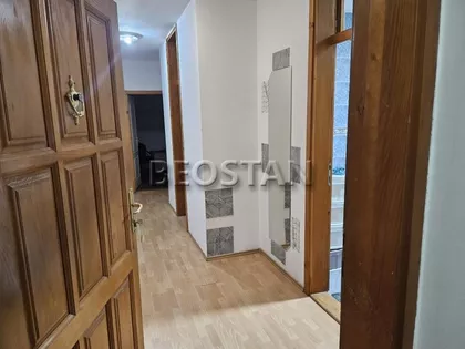 Milana Uzelca | 4zida.rs