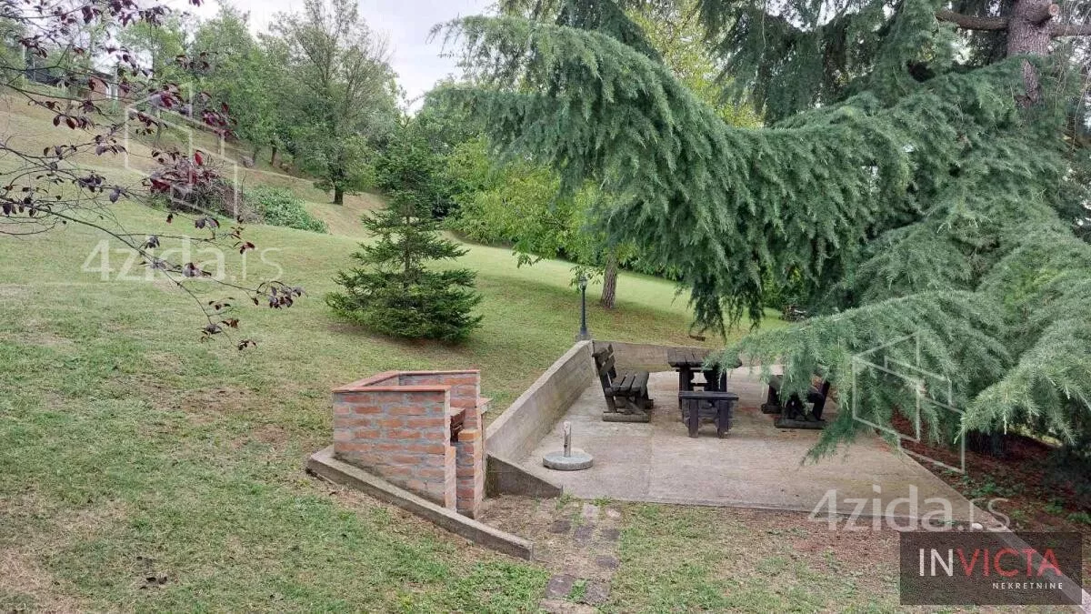 Plac | 4zida